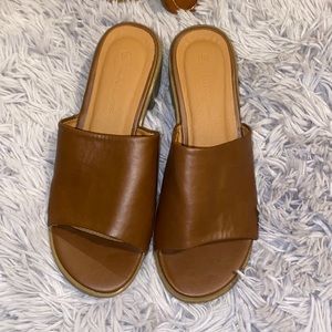 NWOB open toed mule heel faux leather